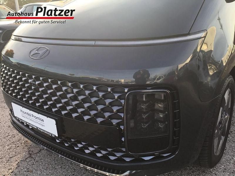 Gebraucht Hyundai Staria Signature 177 PS (130 kW) 2022 Grau Van / Kleinbus