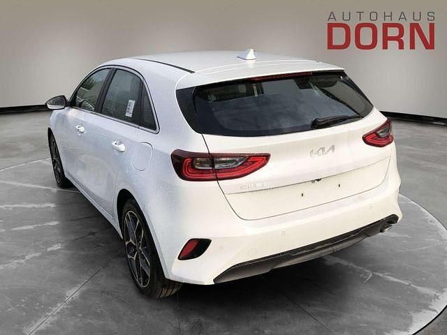 Neu Kia Ceed Spirit 140 PS (102 kW) 2025 Weiß Kleinwagen