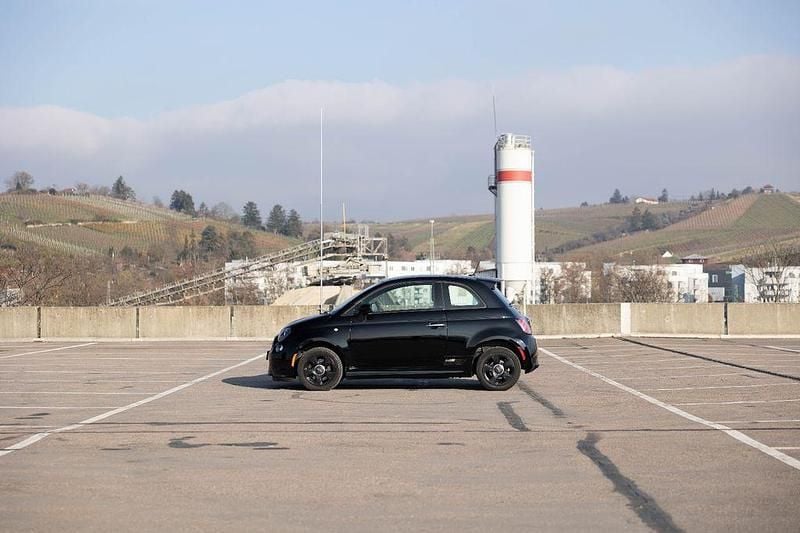 Schwarz Gebraucht 2015 Fiat 500e Sport Kleinwagen | 6.900 € (Teuer) - Bild 1/4