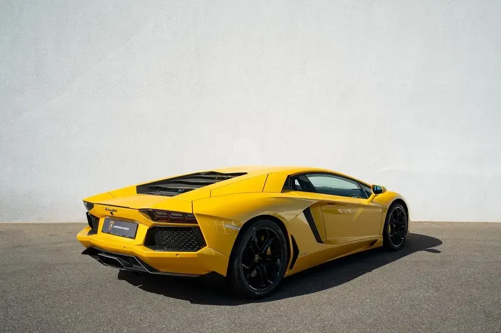 Usata Lamborghini Aventador 700 CV (514 kW) 2012 Giallo Coupé