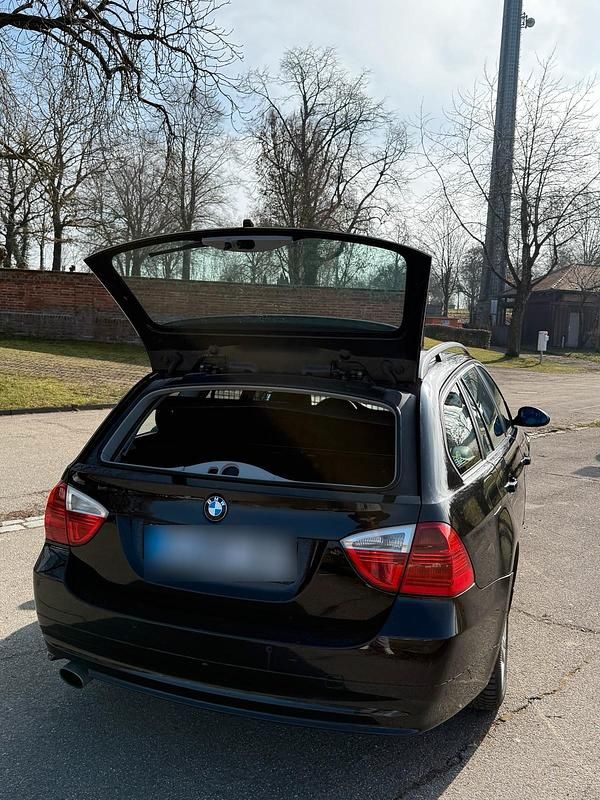 Gebraucht BMW 318 143 PS (105 kW) 2008 Schwarz Kombi