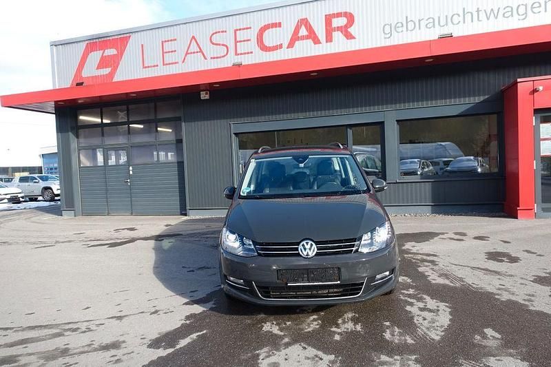 Gebraucht VW Sharan Highline 150 PS (110 kW) 2019 Grau Van / Kleinbus