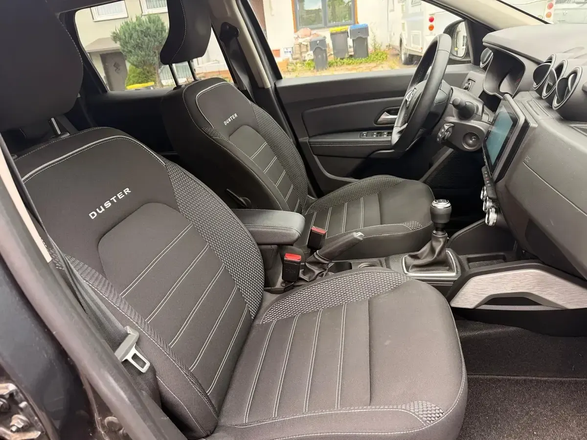 Gebraucht Dacia Duster 115 PS (84 kW) 2022 Grau SUV