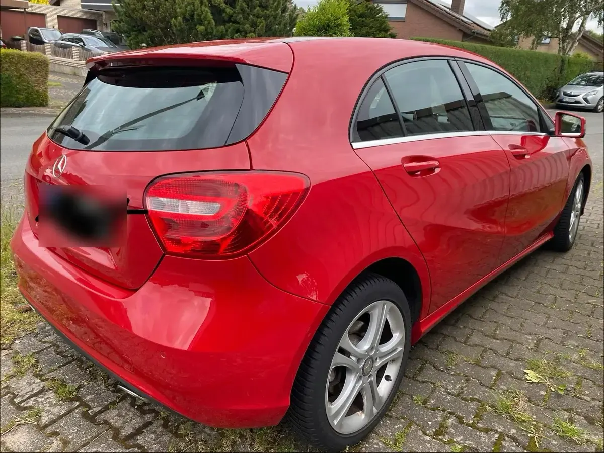 Gebraucht Mercedes A200 Urban 136 PS (100 kW) 2013 Rot Limousine