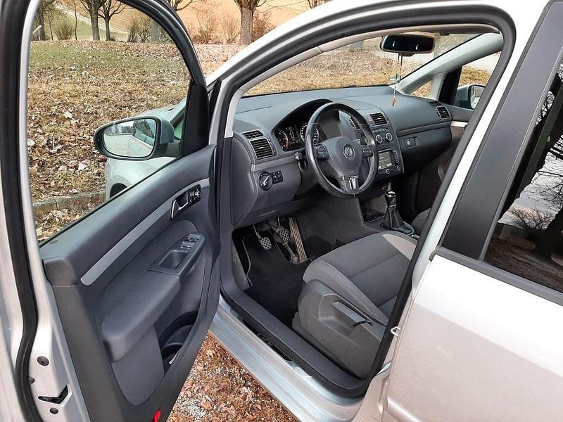 Gebraucht VW Touran 140 PS (102 kW) 2014 Silber Van / Kleinbus