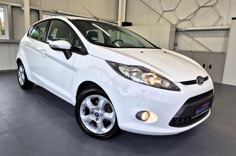 Weiß Gebraucht 2011 Ford Fiesta Trend Kleinwagen | 4.390 € (Etwas zu teuer) - Bild 1/4