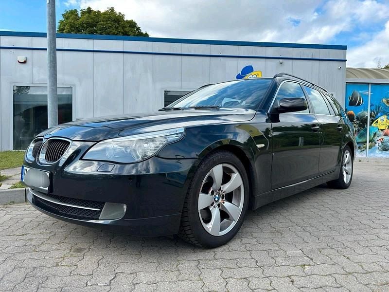 Gebraucht BMW 523 190 PS (139 kW) 2007 Schwarz Kombi