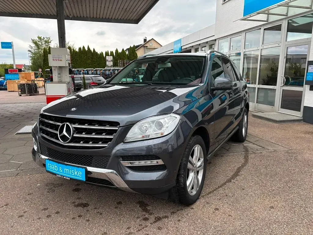 Gebraucht Mercedes ML350 258 PS (189 kW) 2011 Grau SUV