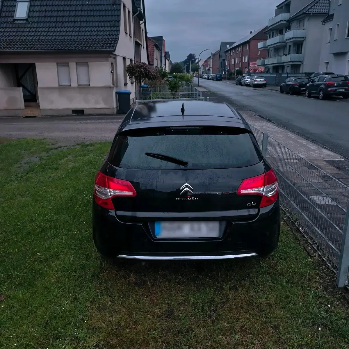 Gebraucht Citroën C4 120 PS (88 kW) 2012 Schwarz Kleinwagen