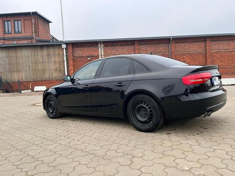 Gebraucht Audi A4 Ambition 177 PS (130 kW) 2014 Schwarz Limousine