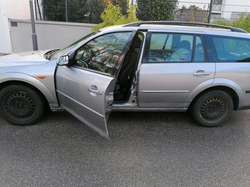 Grau Gebraucht 2002 Ford Mondeo Kombi | 800 € (Guter Preis) - Bild 1/4