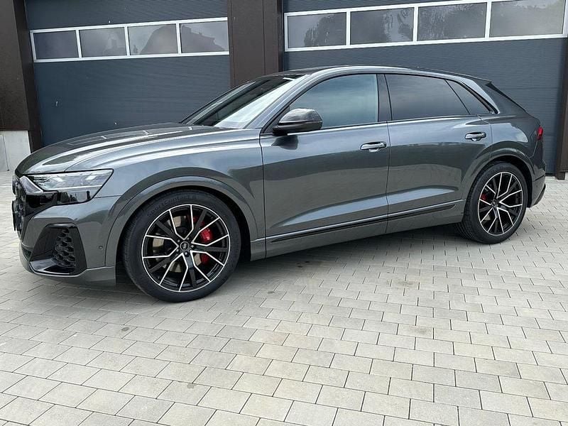 Grau Gebraucht 2025 Audi SQ8 Sport SUV | 99.900 € (Superpreis) - Bild 1/4