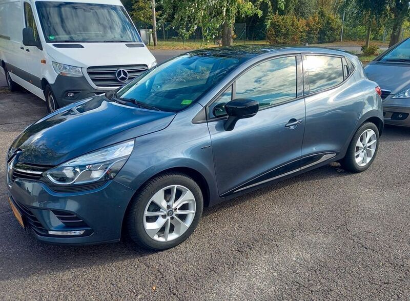 Grau Gebraucht 2017 Renault Clio IV LIMITED Kleinwagen | 11.950 € (Fairer Preis) - Bild 1/4