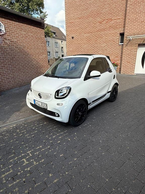Weiß Gebraucht 2018 Smart ForTwo Cabrio Prime Cabrio | 19.900 € (Teuer) - Bild 1/4