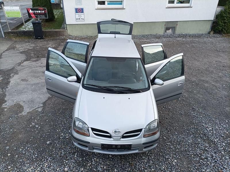 Silber Gebraucht 2001 Nissan Almera Tino Visia Van / Kleinbus | 4.990 € - Bild 1/4