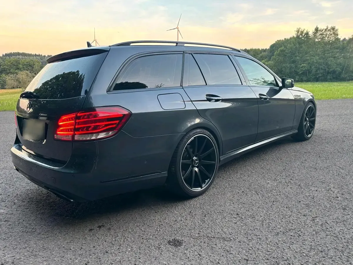 Gebraucht Mercedes E220 177 PS (130 kW) 2014 Andere farben Kombi