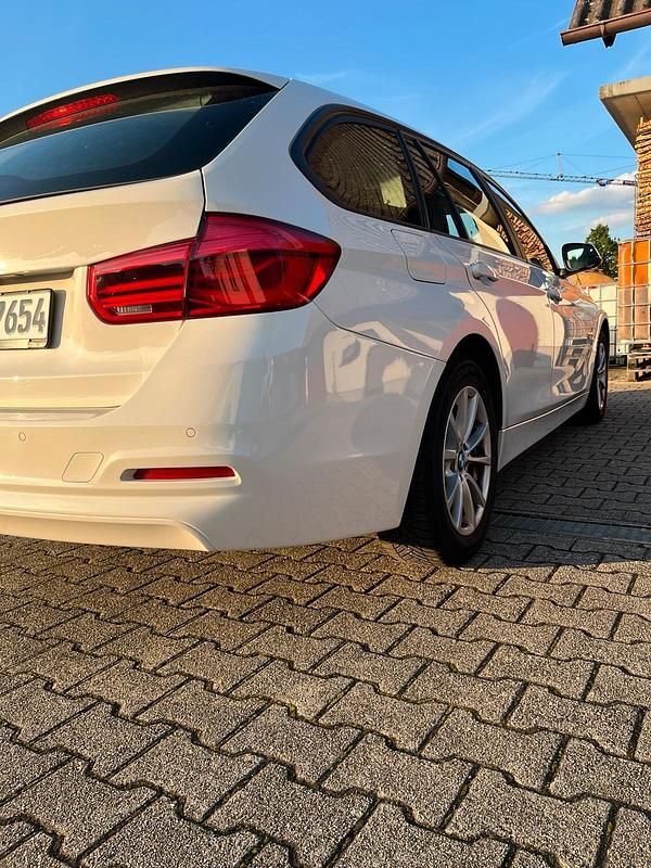 Gebraucht BMW 318 Advantage 150 PS (110 kW) 2016 Weiß Kombi