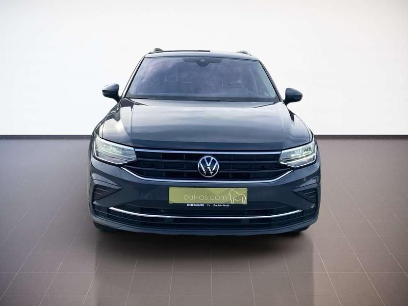 Gebraucht VW Tiguan Active 131 PS (96 kW) 2022 Delfingrau SUV
