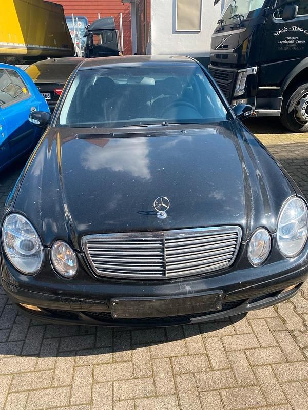 Schwarz Gebraucht 2003 Mercedes E270 Limousine | 2.499 € (Fairer Preis) - Bild 1/4