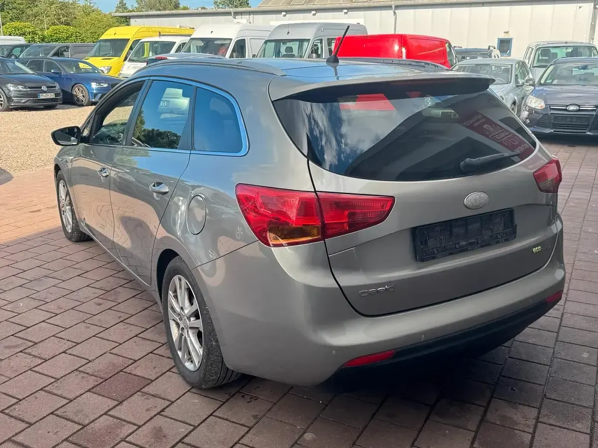 Gebraucht Kia Ceed 128 PS (94 kW) 2013 Grau Kleinwagen