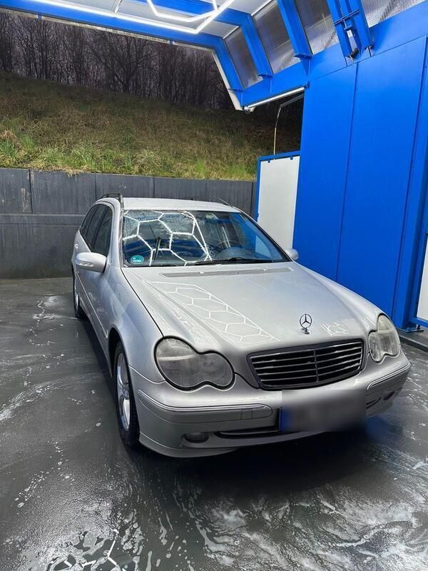 Silber Gebraucht 2003 Mercedes C200 Avantgarde Kombi | 4.000 € (Etwas zu teuer) - Bild 1/4