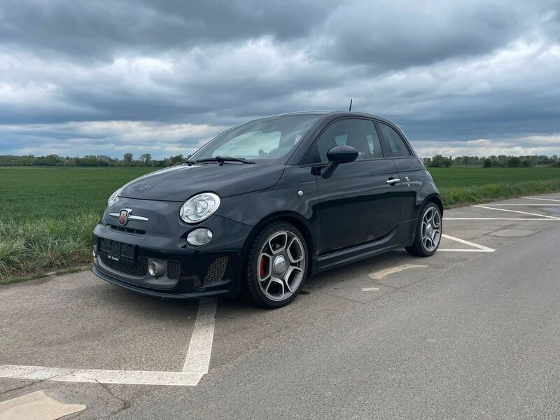 Schwarz Gebraucht 2016 Abarth 595 Turismo Kleinwagen | 11.485 € (Guter Preis) - Bild 1/4