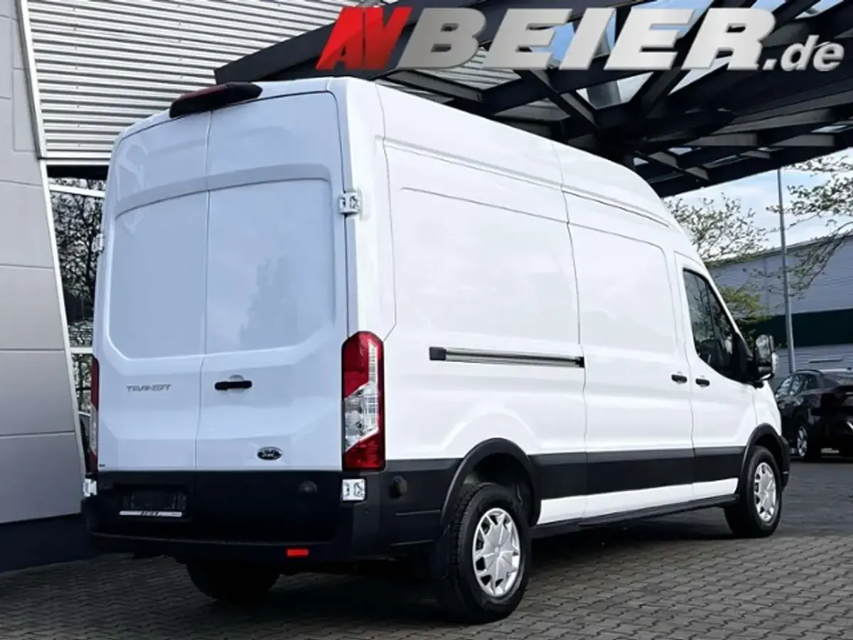 Gebraucht Ford Transit Trend 131 PS (96 kW) 2024 Frostweiß Kombi