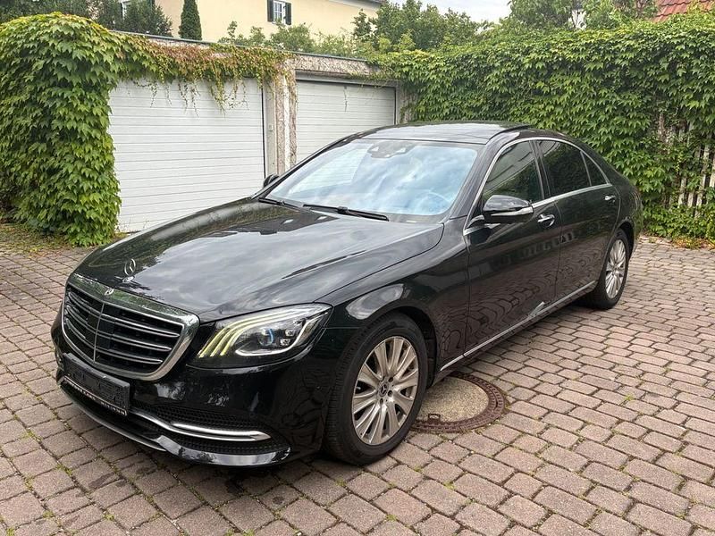 Schwarz Gebraucht 2018 Mercedes S350 Night Limousine | 27.200 € (Etwas zu teuer) - Bild 1/4