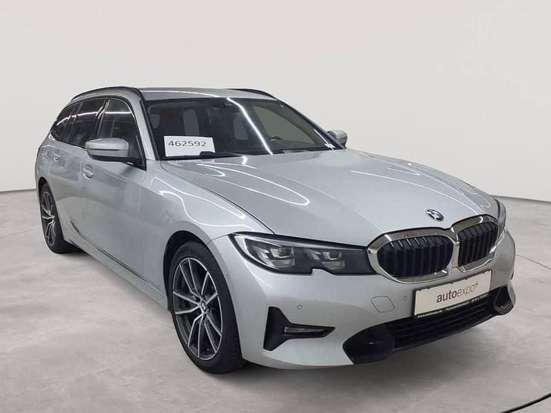 Glaciersilber metallic Gebraucht 2021 BMW 330 Sport Line Kombi | 24.790 € (Superpreis) - Bild 1/4