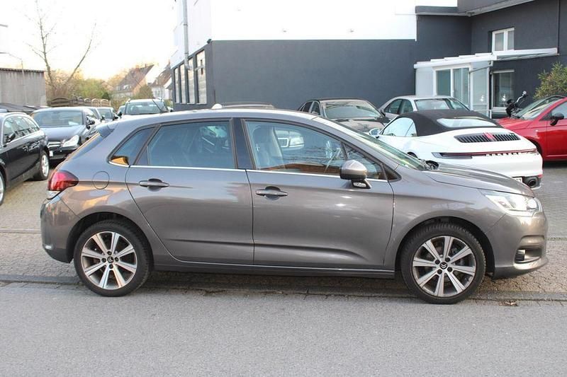 Gebraucht Citroën C4 SELECTION 131 PS (96 kW) 2017 Grau Limousine