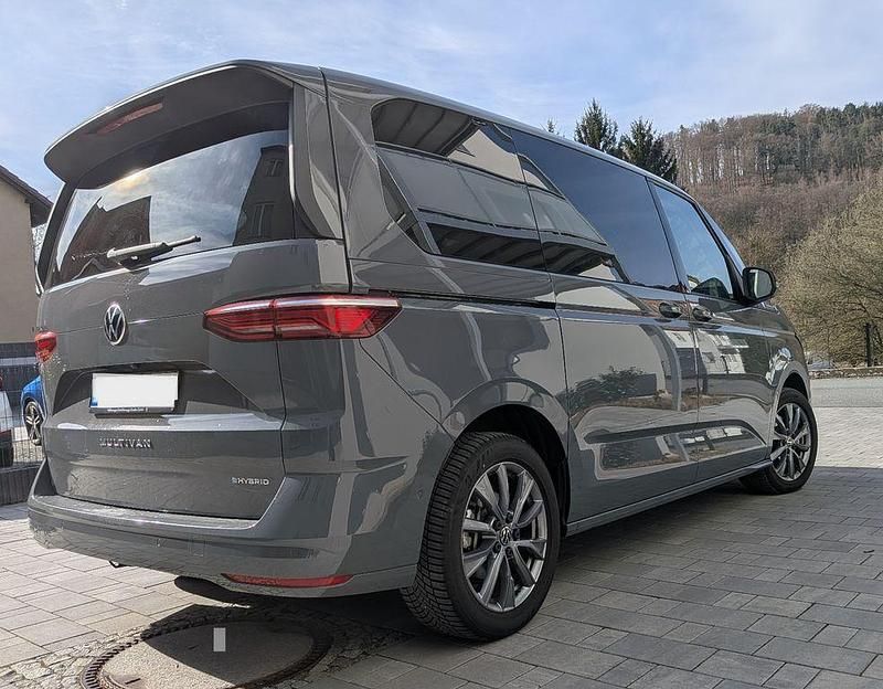 Gebraucht VW Multivan Life 218 PS (160 kW) 2022 Grau Van
