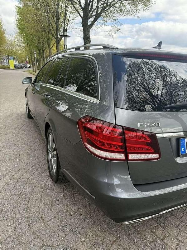 Gebraucht Mercedes E220 Avantgarde 170 PS (125 kW) 2015 Kombi