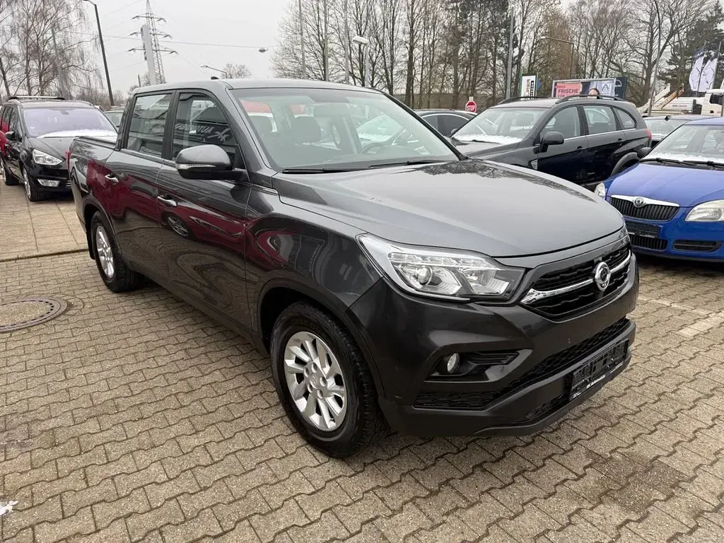 Gebraucht SsangYong Musso 181 PS (133 kW) 2018 Grau Pickup