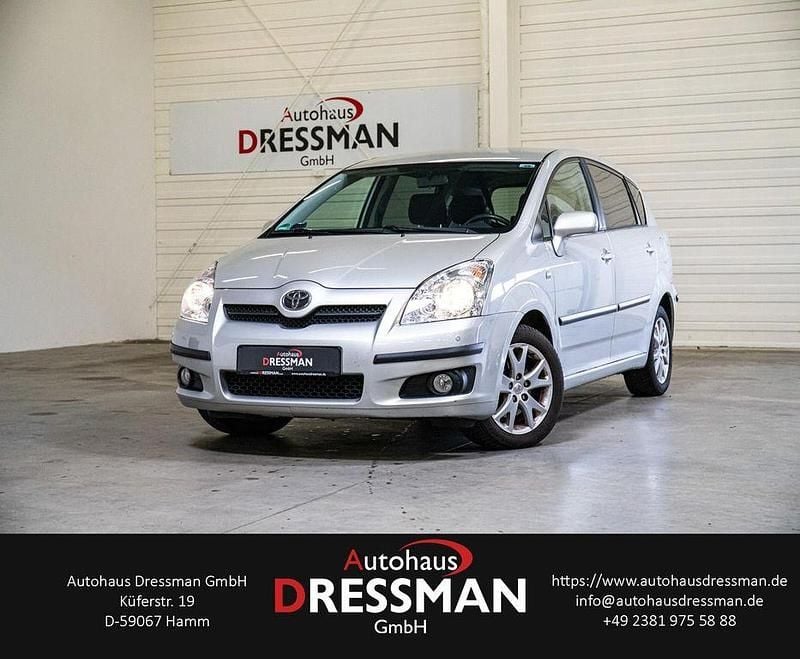 Silver metallic Gebraucht 2008 Toyota Corolla Verso Team Van / Kleinbus | 4.977 € (Fairer Preis) - Bild 1/4