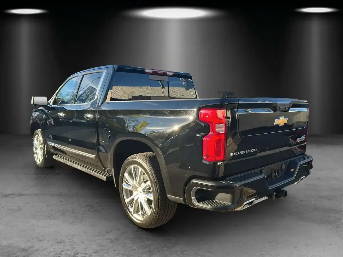Gebraucht Chevrolet Silverado 309 PS (227 kW) 2025 Black / diamond black SUV