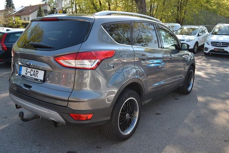 Usado Ford Kuga Titanium 182 HP (133 kW) 2013 Cinzento SUV