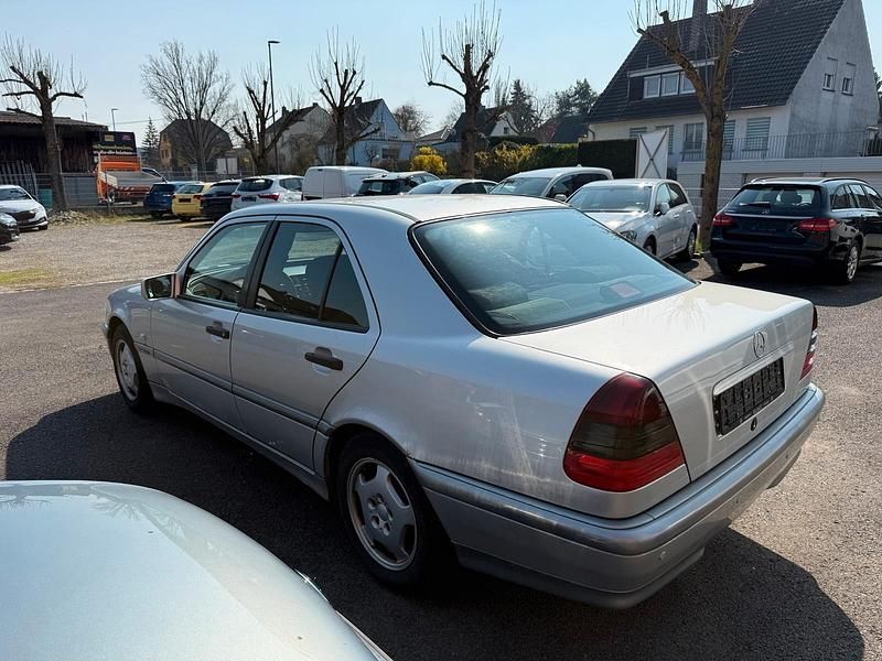 Gebraucht Mercedes C180 122 PS (89 kW) 2000 Silber Limousine