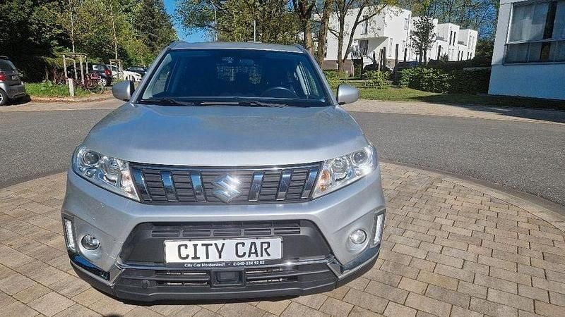 Silber Gebraucht 2020 Suzuki Vitara Comfort SUV | 7.900 € (Superpreis) - Bild 1/4