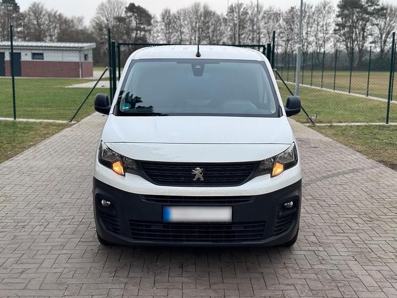 Gebraucht Peugeot Partner 131 PS (96 kW) 2019 Weiß Van / Kleinbus