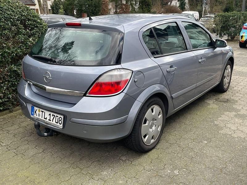 Gebraucht Opel Astra 90 PS (66 kW) 2005 Grau Limousine