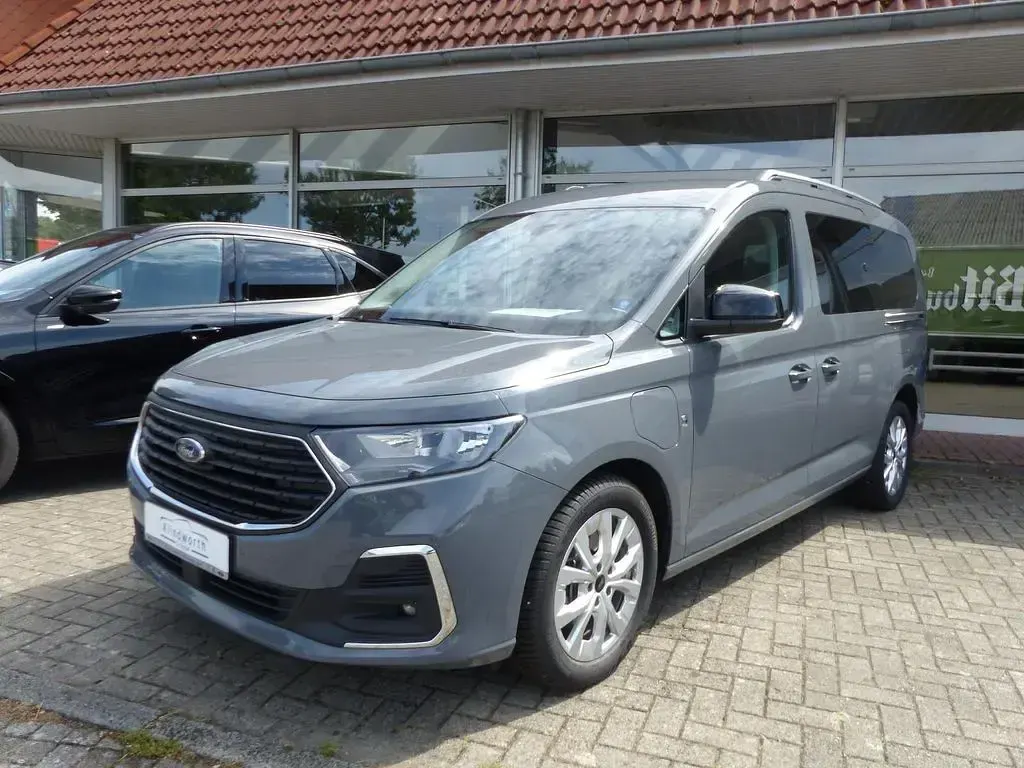 Gebraucht Ford Grand Tourneo Connect Titanium 150 PS (110 kW) 2025 Grau Van / Kleinbus