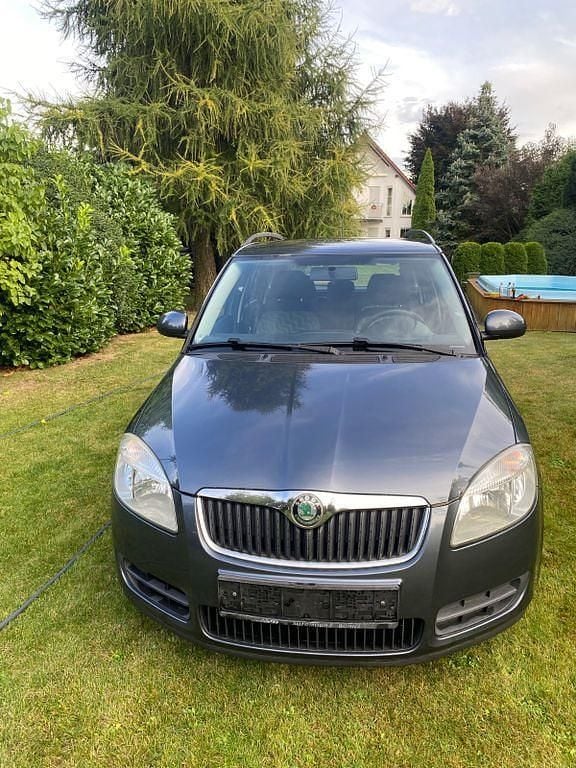 Grau Gebraucht 2010 Skoda Fabia Classic Kombi | 3.290 € (Superpreis) - Bild 1/4