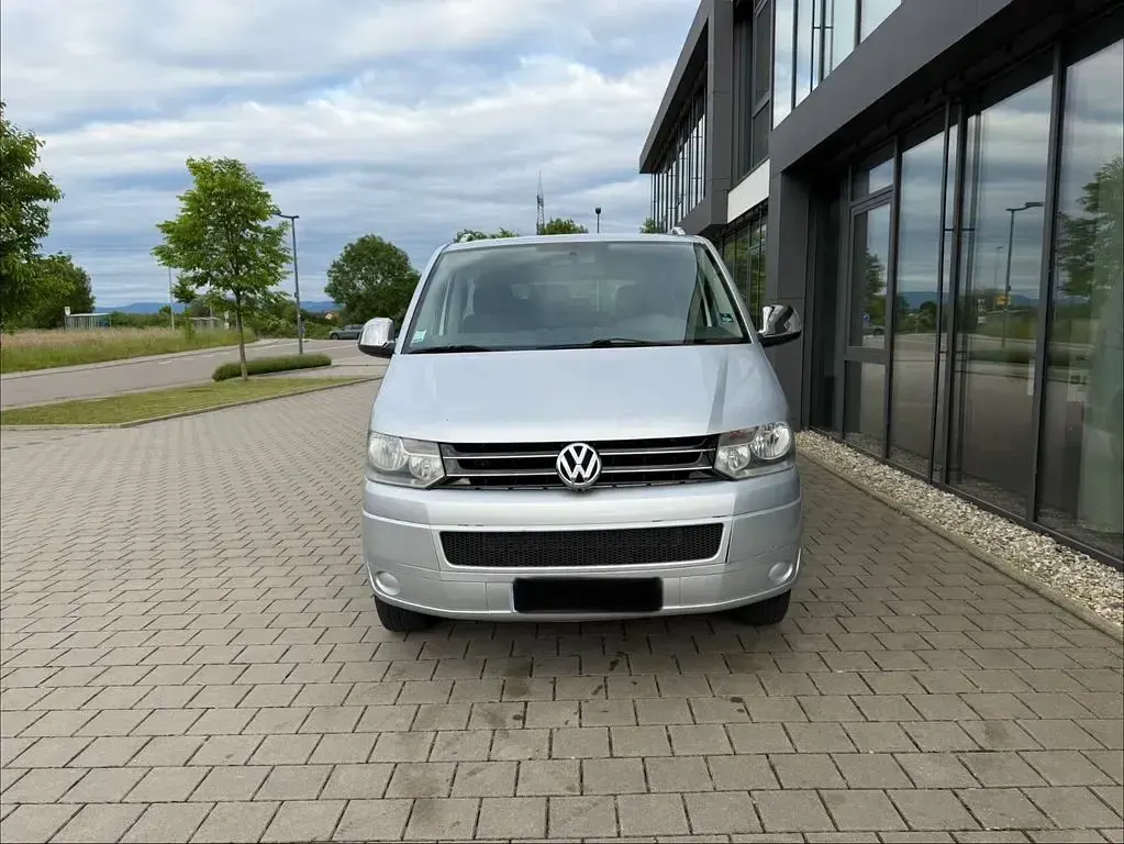 Używany VW Caravelle 179 KM (131 kW) 2010 Srebrny Van