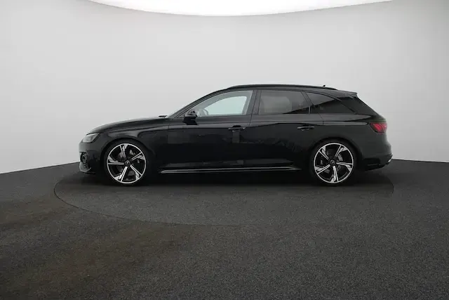 Gebraucht Audi RS4 Ambiente 450 PS (330 kW) 2022 Schwarz Kombi
