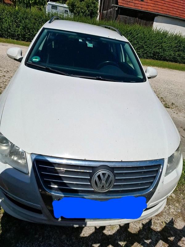 Weiß Gebraucht 2010 VW Passat Limousine | 2.000 € (Guter Preis) - Bild 1/4