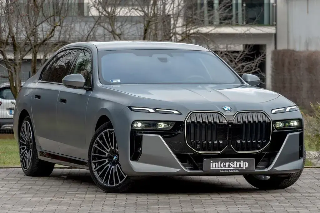 Gebraucht BMW 740 M Sport 299 PS (219 kW) 2025 Grau Limousine