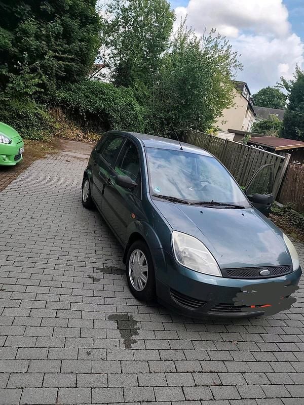 Grün Gebraucht 2002 Ford Fiesta Kleinwagen | 760 € (Superpreis) - Bild 1/4