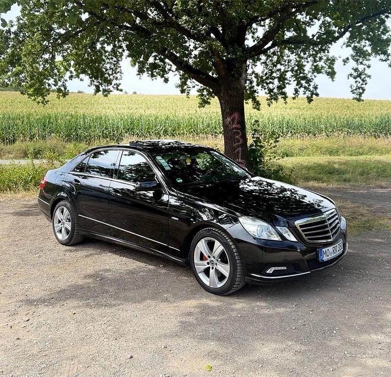 Schwarz Gebraucht 2009 Mercedes E350 Limousine | 8.399 € (Fairer Preis) - Bild 1/4