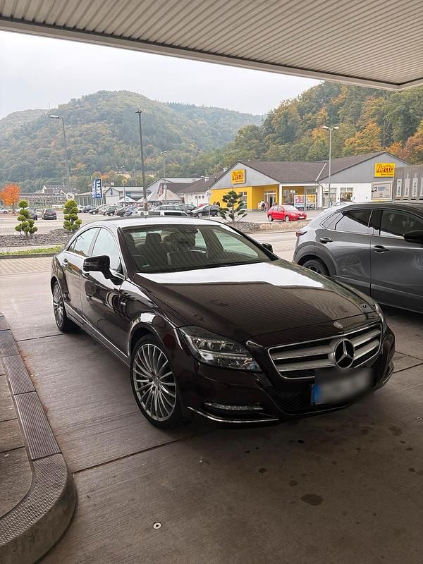 Rot Gebraucht 2011 Mercedes CLS350 Coupé | 18.000 € (Etwas zu teuer) - Bild 1/4