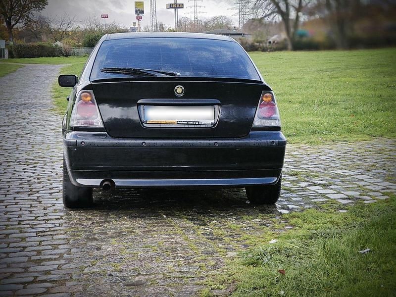 Gebraucht BMW 318 143 PS (105 kW) 2002 Schwarz Limousine